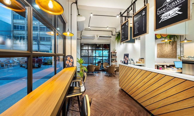 Bangkok Old Town Hostel | Siam Subway Hostel and Café