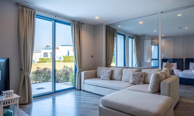 Hua Hin Apartment | Swell in Santorini