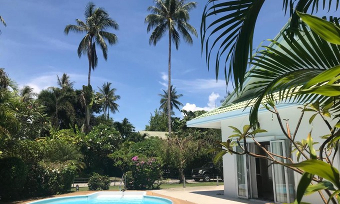 Hua Thanon Villa | White House Near The Beach