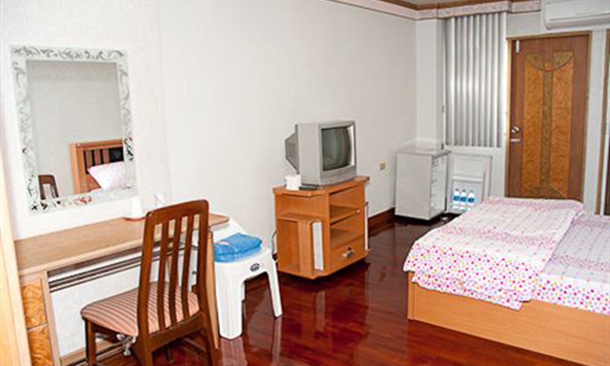 Pak Kret Hotel | Lotus Condo Downtown