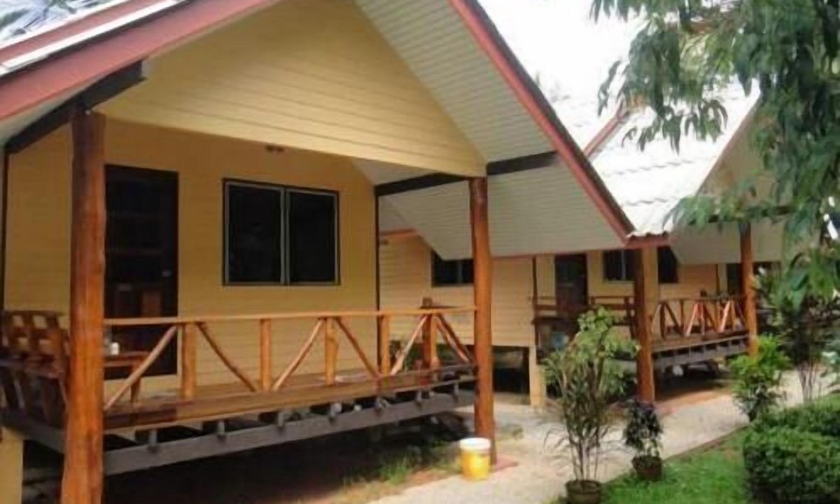 Makham Tia Hotel | Baan Tai Rom Yen Resort