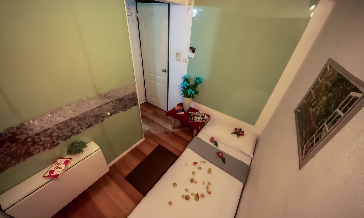 Maha Phruttharam Hotel | The Chilli Bangkok