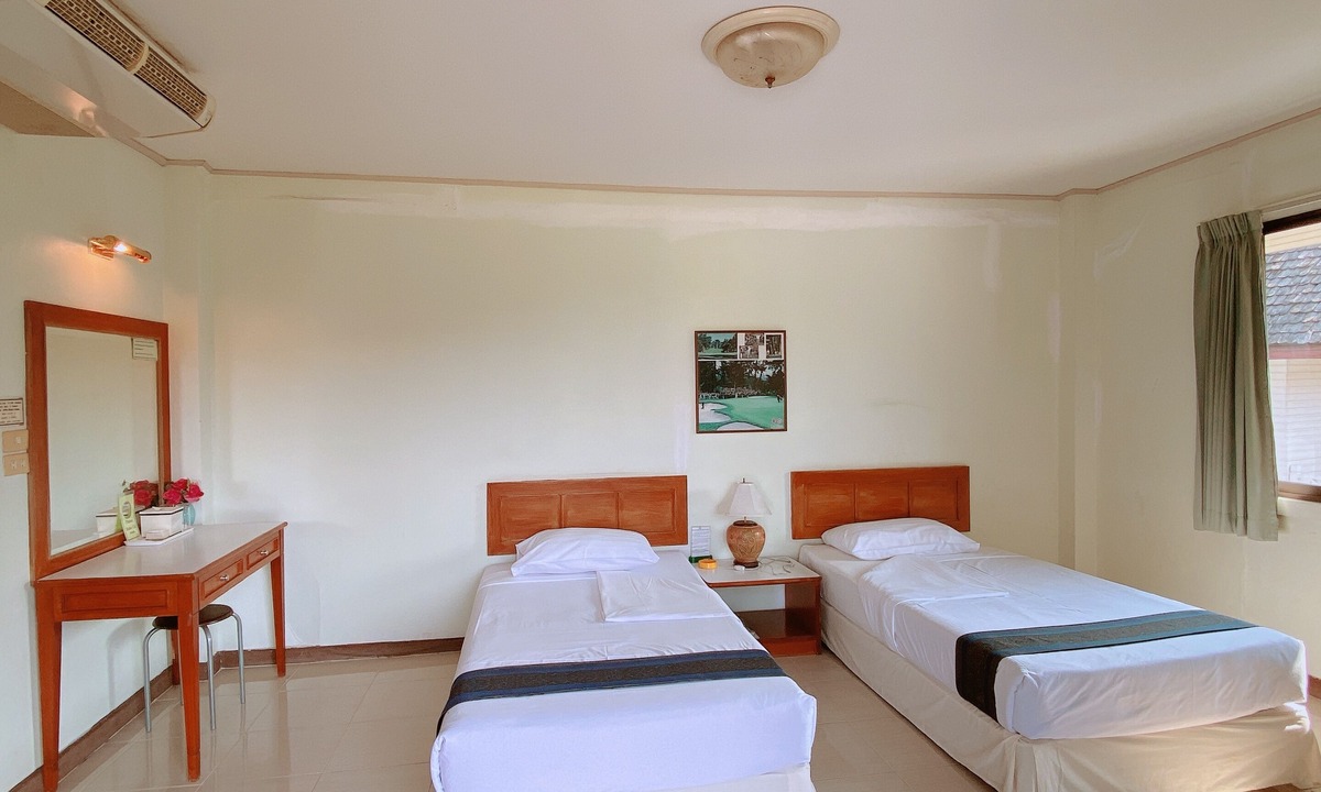 Pak Thong Chai Hotel | Korat Country Club Golf and Resort
