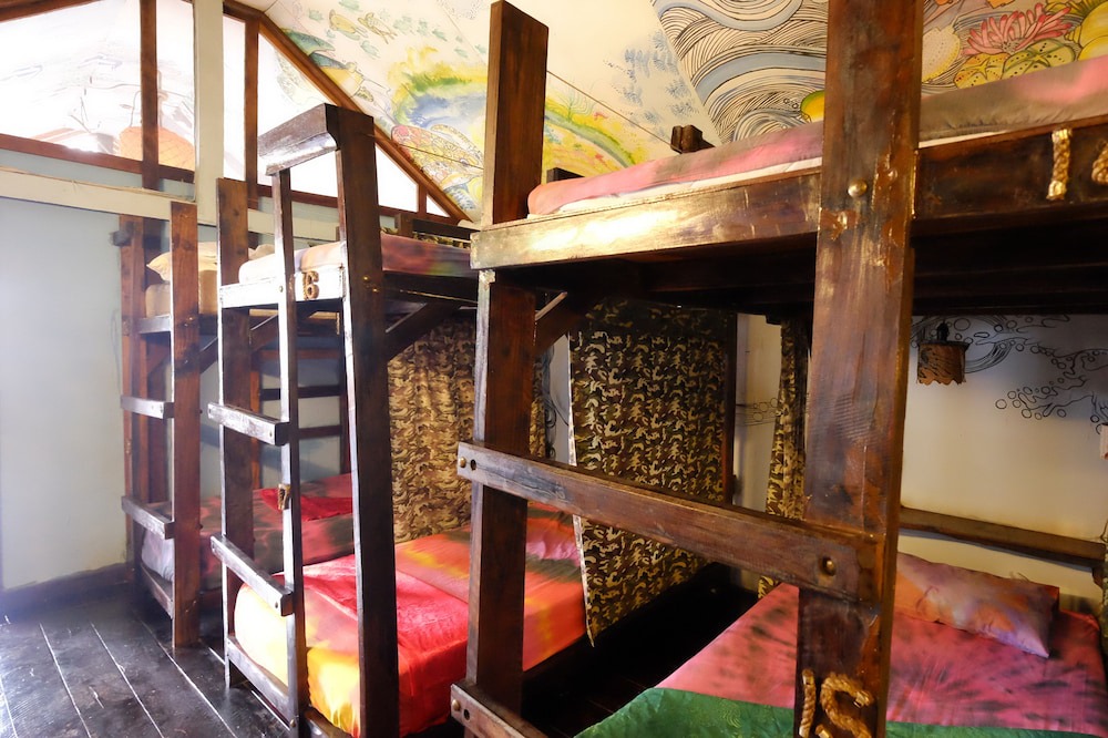 Saladan Hostel | Peacock Hostel