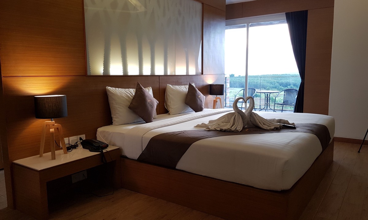 Danok Hotel | The Vista Hotel