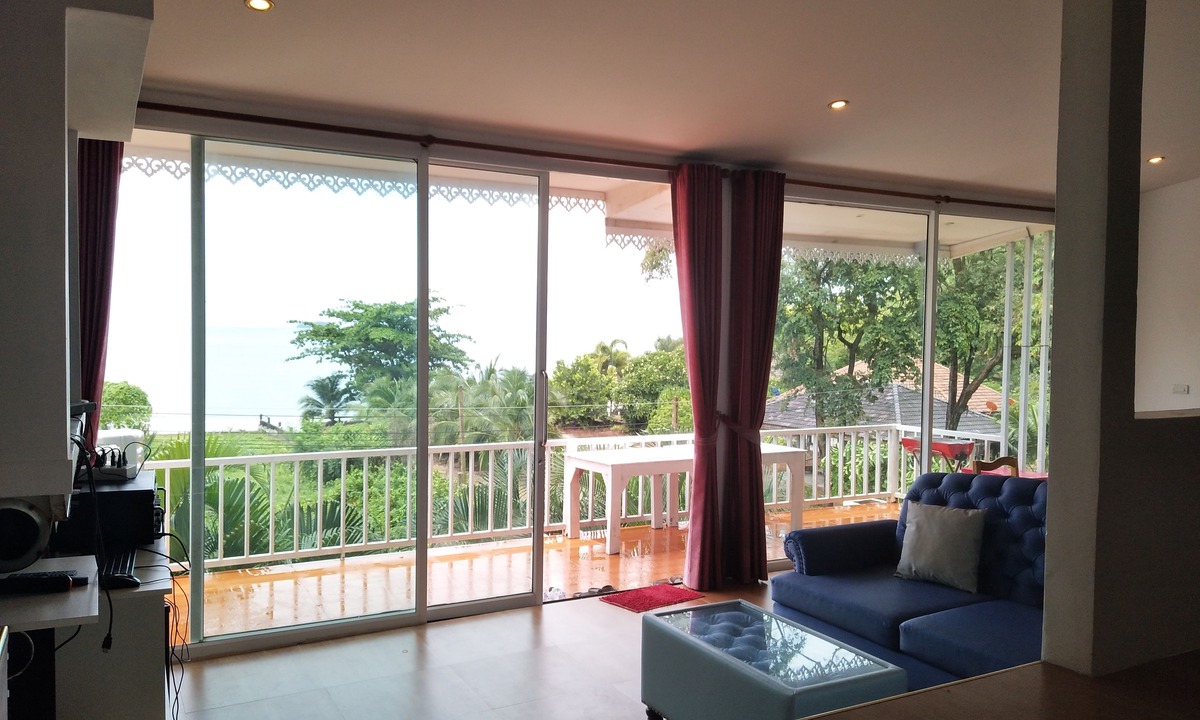 Chakphong Villa | White House Mountian Beach Resort