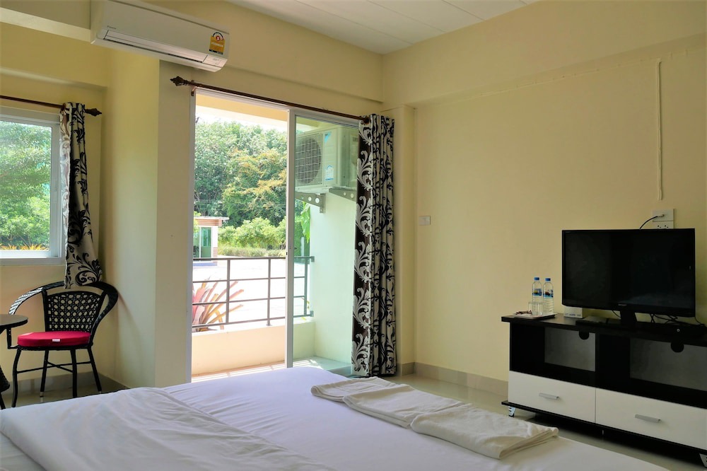 Ta Sit Hotel | UT Home Apartment