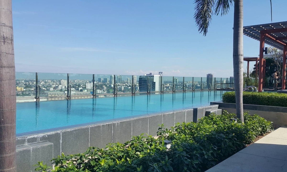 Bang Na Apartment | Luxurious1BR-Next to BTS-Rooftop pool