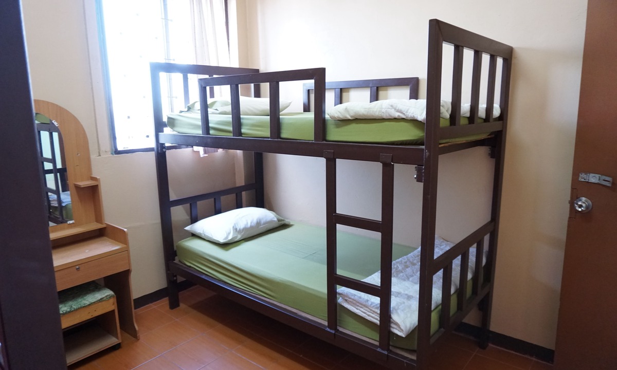 Wat Sam Phraya Hostel | OYO 730 Meedee Hostel