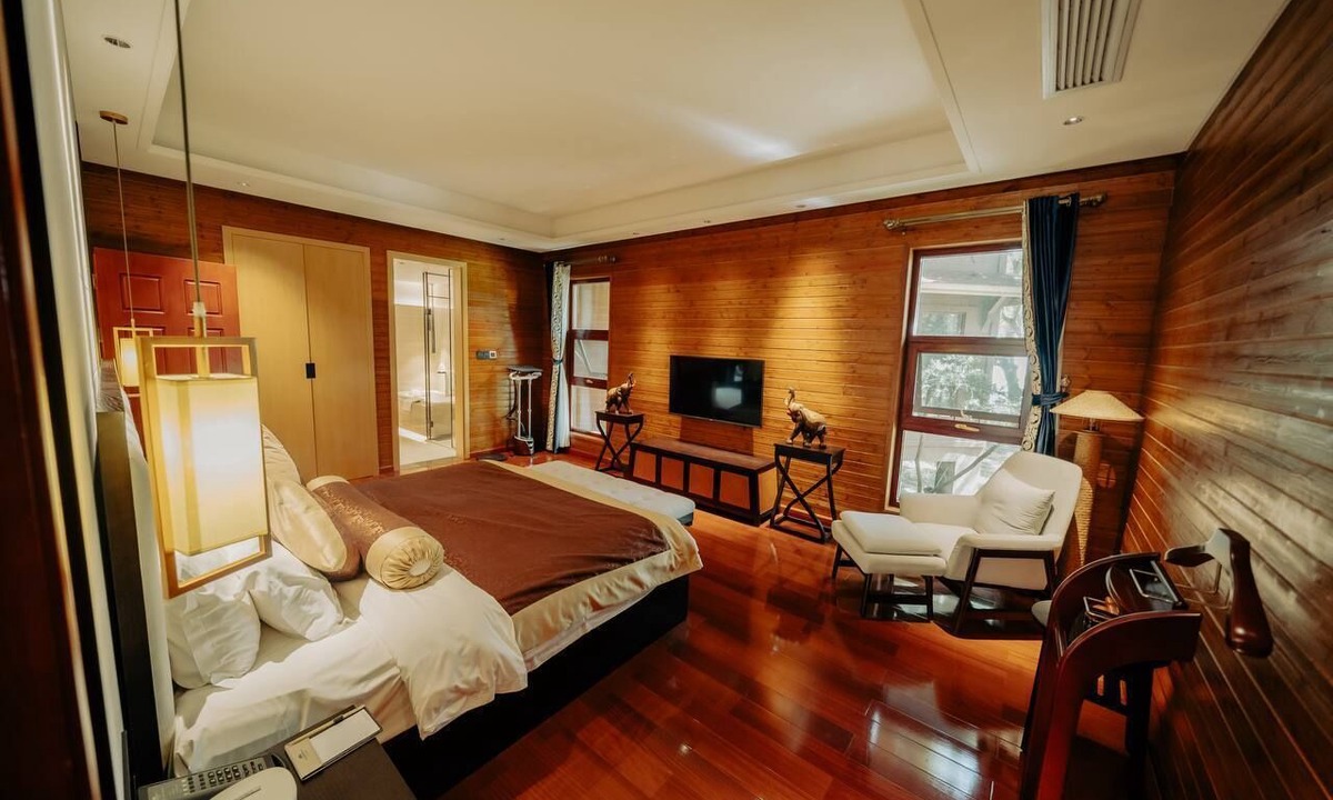 Mean Chey Hotel | Flame Resort And Bistro Phnom Penh