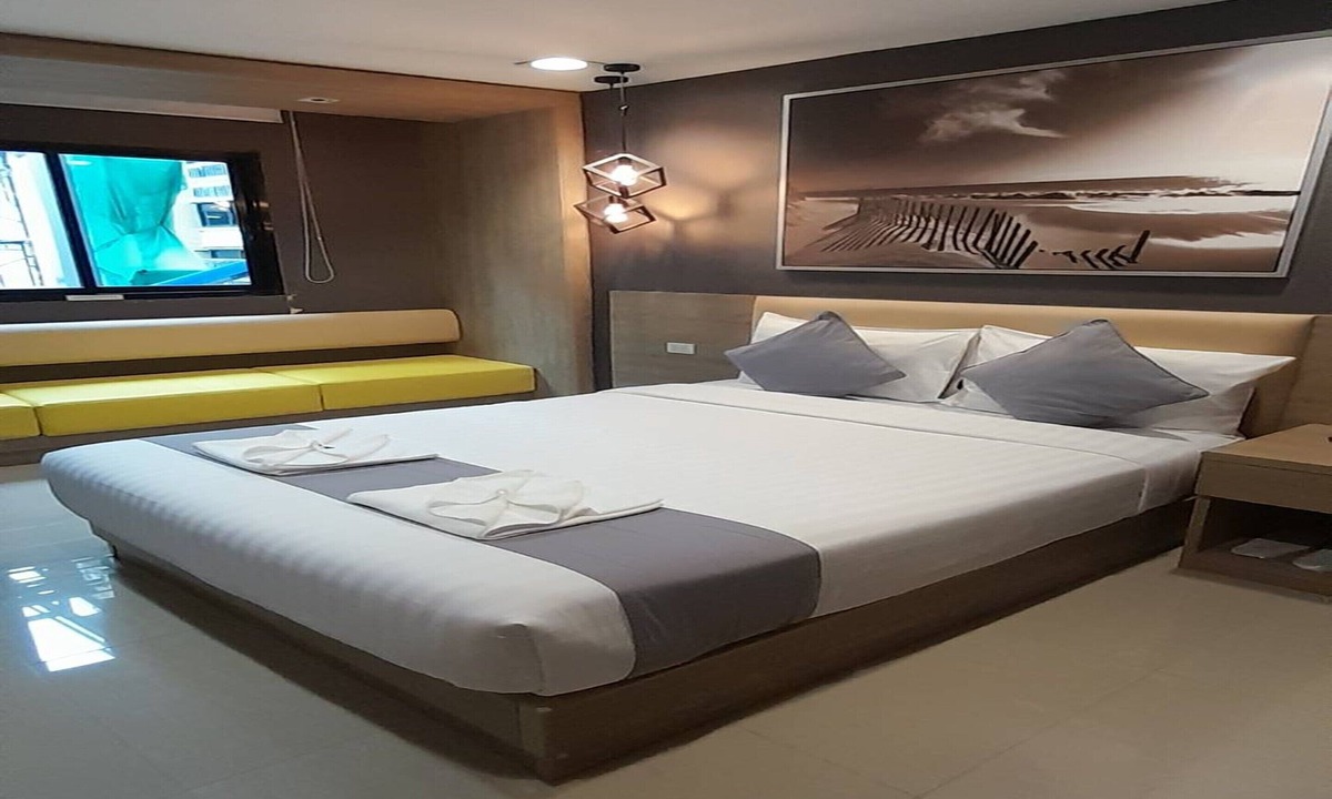 Ratchathewi House | Premium Double Retreat Unwind in Style