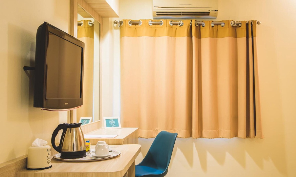 Pom Prap Sattru Phai Hotel | New Suanmali Hotel