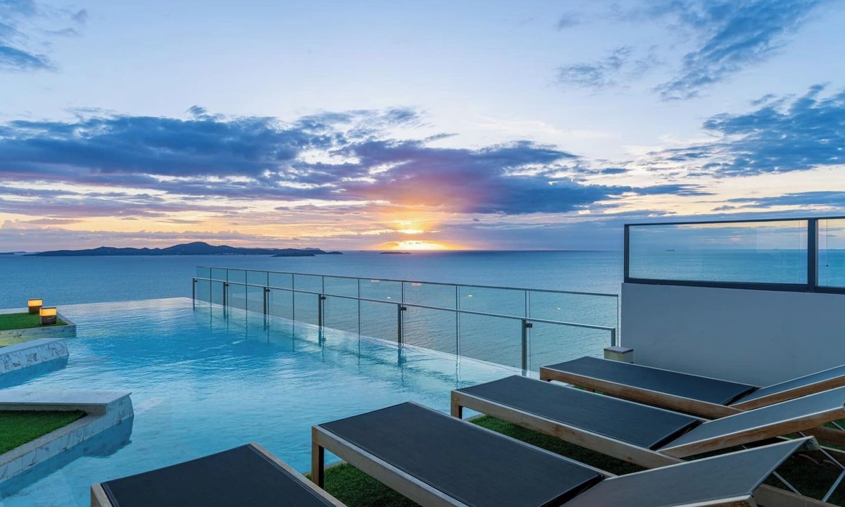 Pratumnak Hill Condo | Sea View Luxury -best In Pattaya
