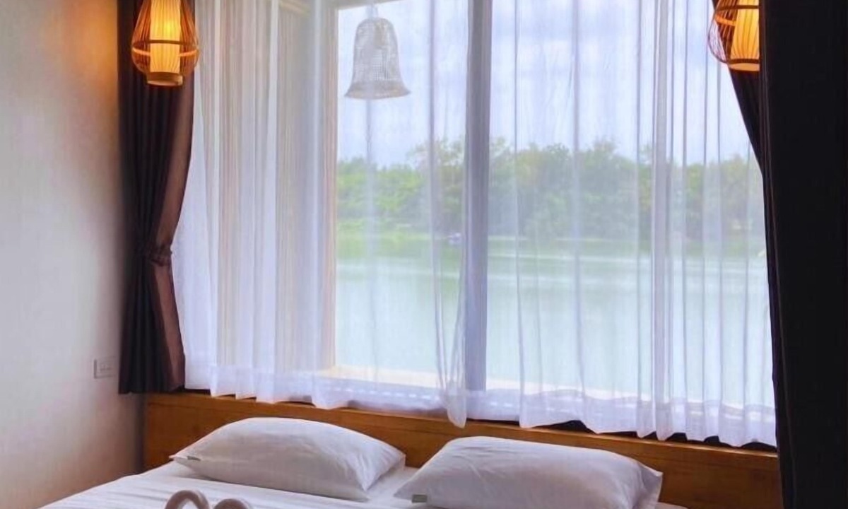Chai Badan Resort | Baanrimnam Resort Lopburi