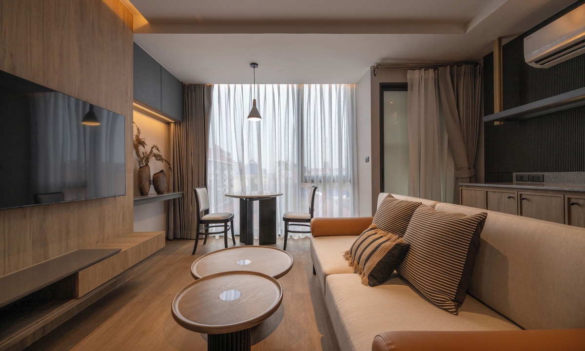 Bang Khun Phrom Hotel | The Moment