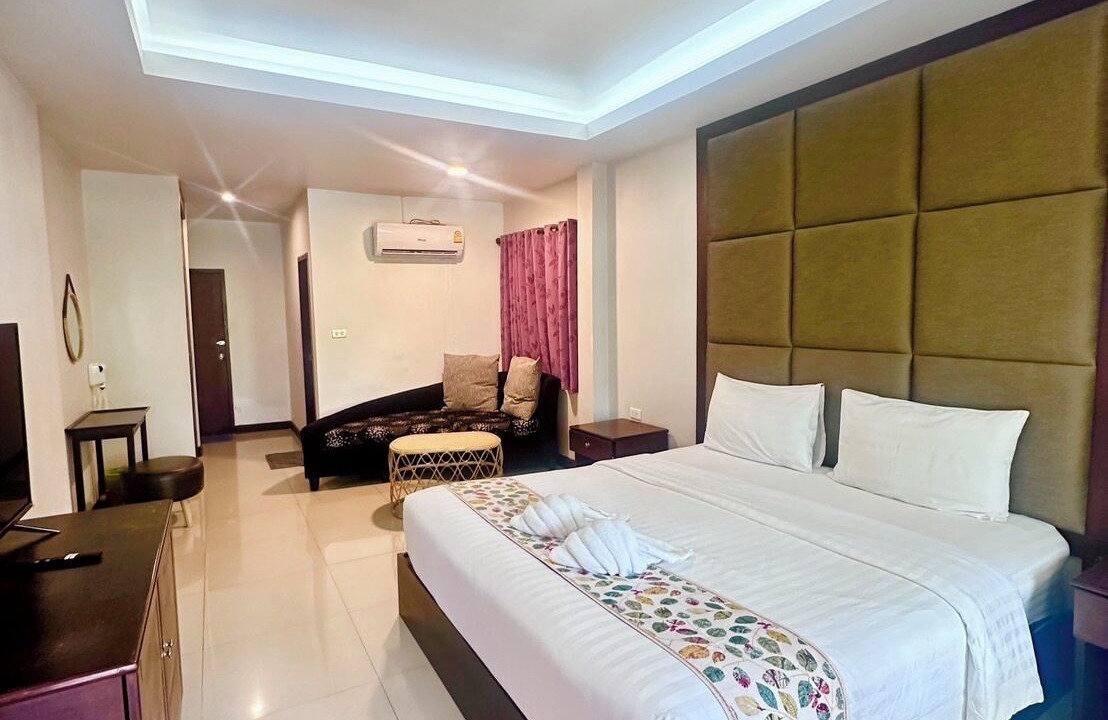 Koh Lan Hostel | The leaf&pool hostel