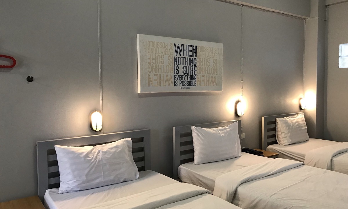 Thung Maha Mek Hostel | S1 Hostel