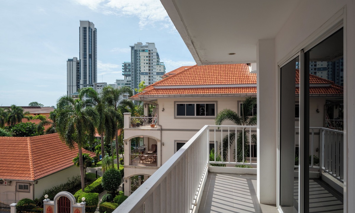 Pratumnak Hill Apartment | New Nordic Vip 3 by Apartwell