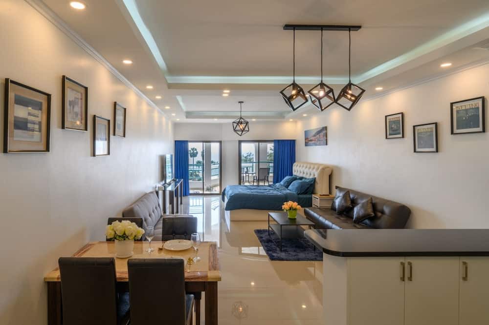 Na Kluea Condo | Stylish Jomtien Beachfront Studio /sea view/ large pool/ full kitchen