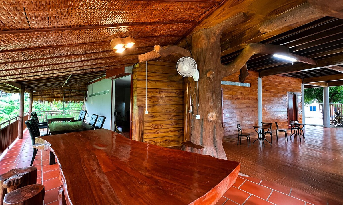 Kampot Hostel | Cloudy Hill Hostel & Villa