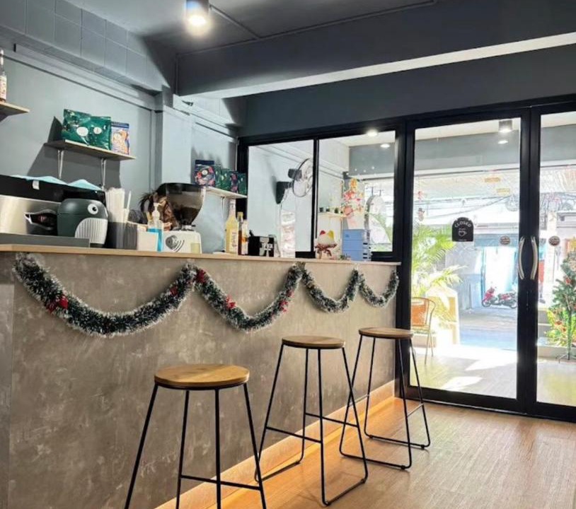 Bang Rak Hostel | The Moment Hostel & Cafe