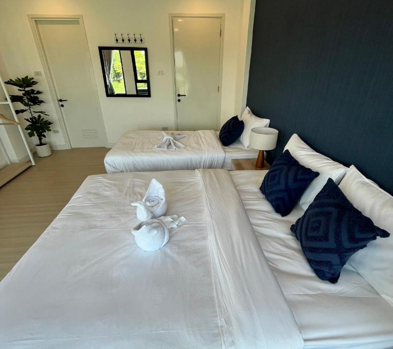 Saphan Sung Hostel | The Eiffel Cafe and Hotel