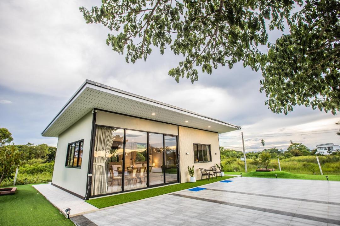 Nakhon Si Thammarat Villa | The Green Space - Private Garden Suit