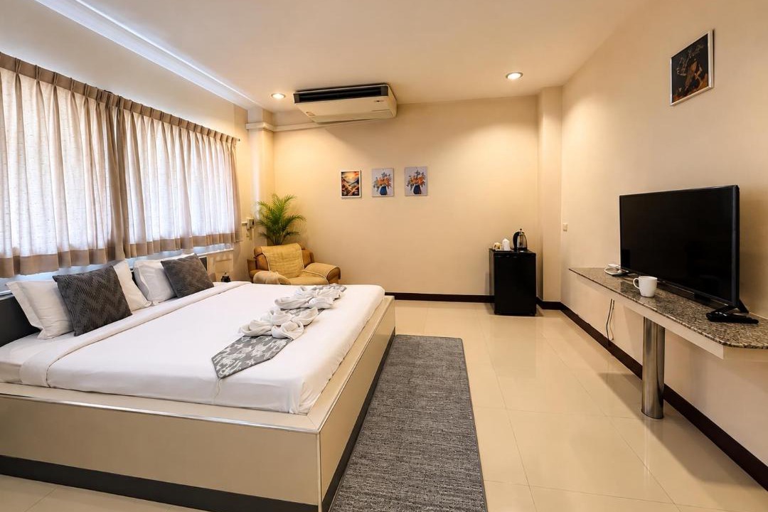 Samre Hotel | Ree- Riverside hotel