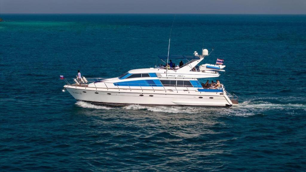Bang Sare Boat Rental | Staying on a yacht near Monkey Island