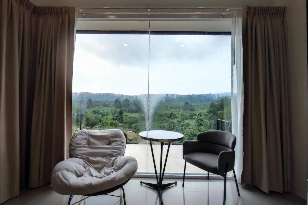 Na Di Hotel | 217 Little Hill