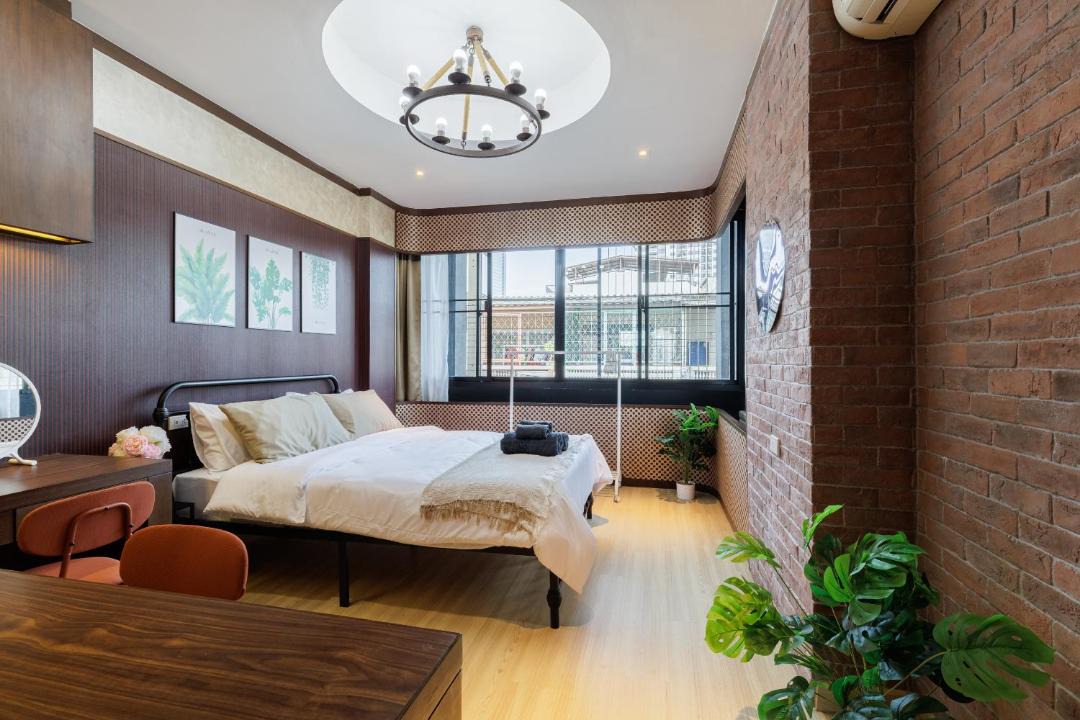 Khlong Ton Sai Apartment | Spacious 3BR Home for 6 only 10 min to BTS, River & ICONSIAM