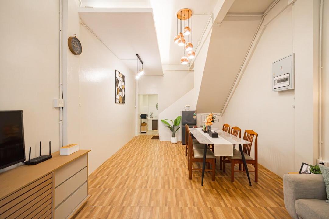 Pom Prap Sattru Phai House | Siam Place - Spacious Family House in Bangkok