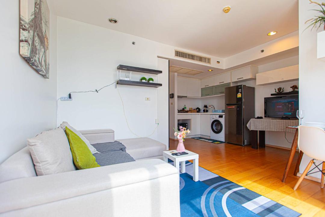 Ekkamai Apartment | Spacious 1 Bedroom Rooftop Pool BTS Thonglor