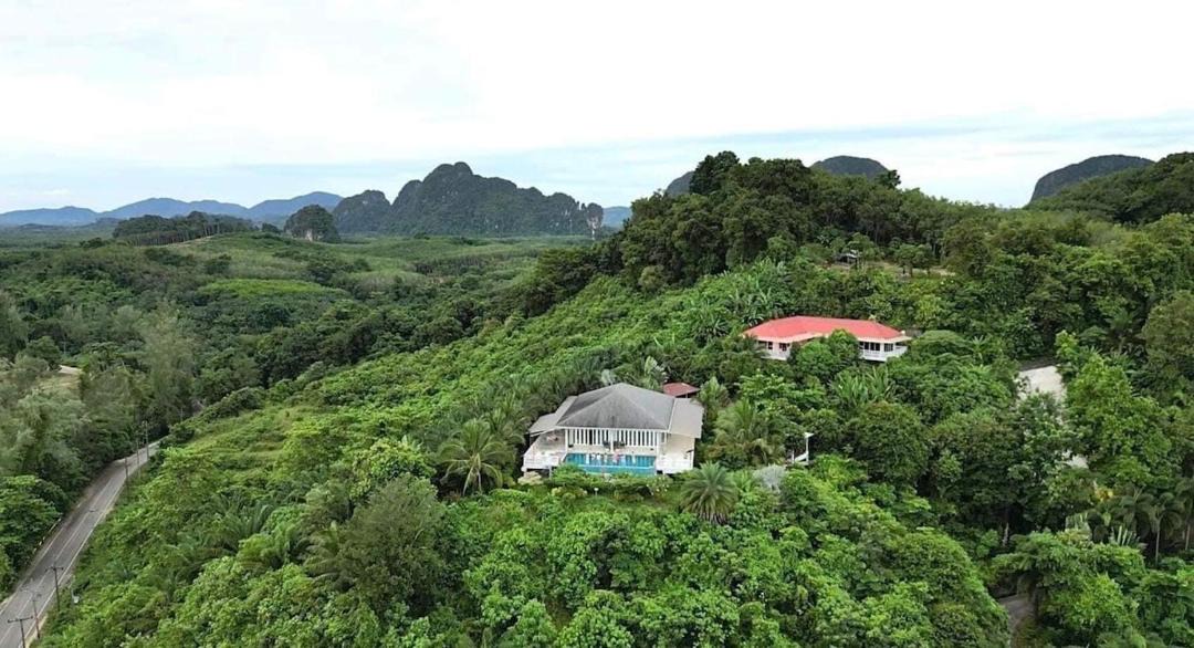 Sikao Villa | The Sunny Hill Estate Sea Views and Helipad