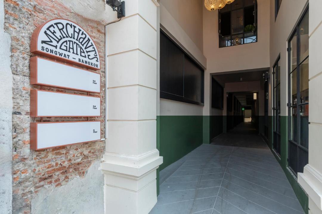Chakkrawat Hotel | Merchant's Gate Songwat