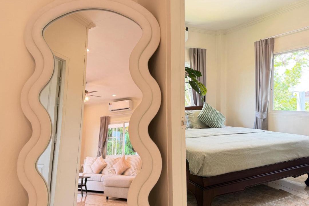 Si Sunthon Villa | Little Bird Villa