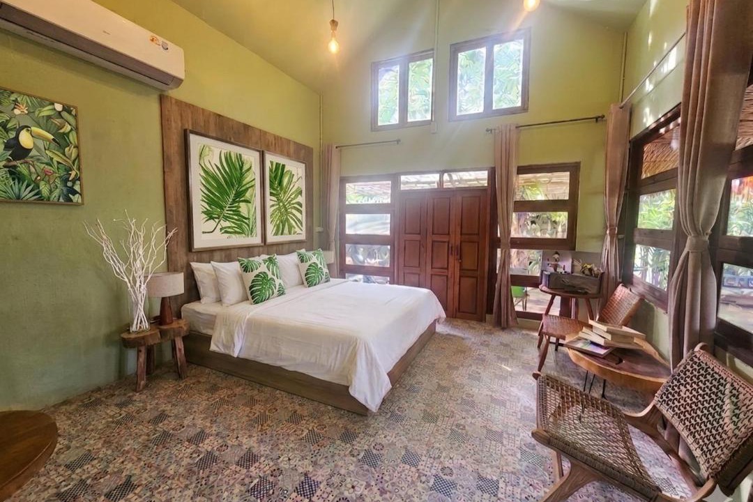 Koh Kaew House | Three Hen Lakeside