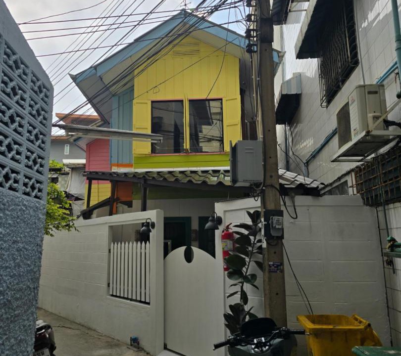 Wang Burapha Phirom House | Carl and Ellie Home