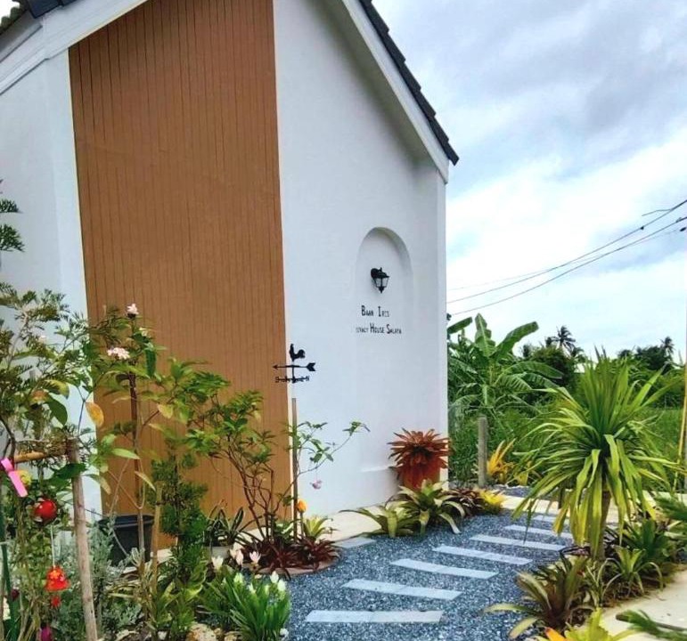 Salaya Villa | Baan Iris Salaya