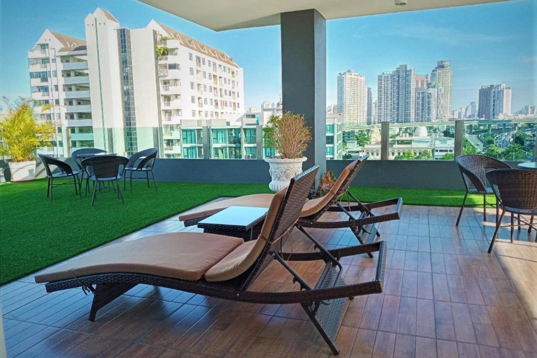 Phra Khanong Hotel | The Qube fifty Hotel