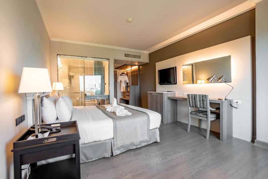 Phitsanulok Hotel | The Grand Riverside Hotel