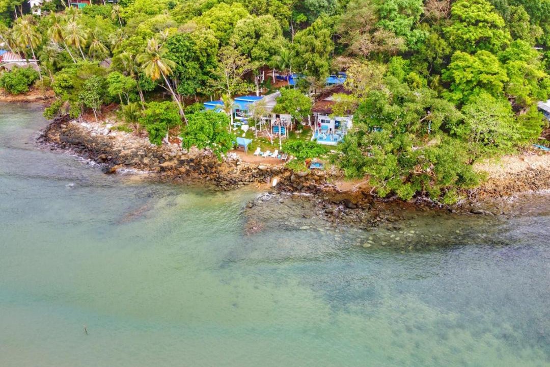 Khong Koi Beach House | Secret Garden Family House