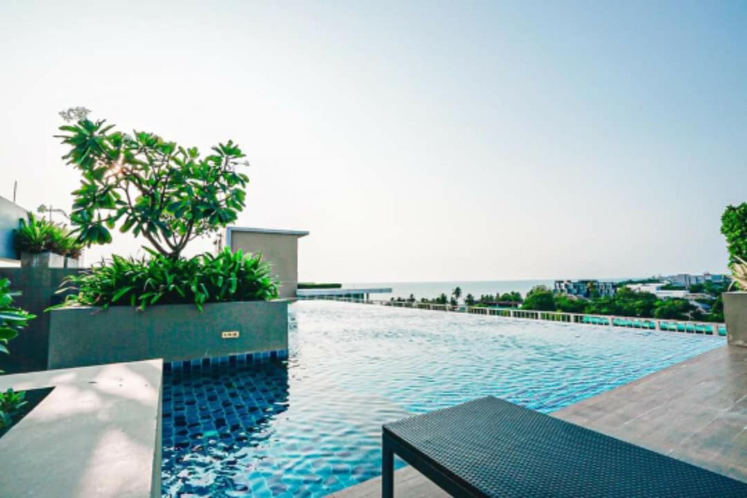 Saen Suk Apartment | Sweet Seaview flr6 with toproop pool flr7 at The BluX Bangsaen