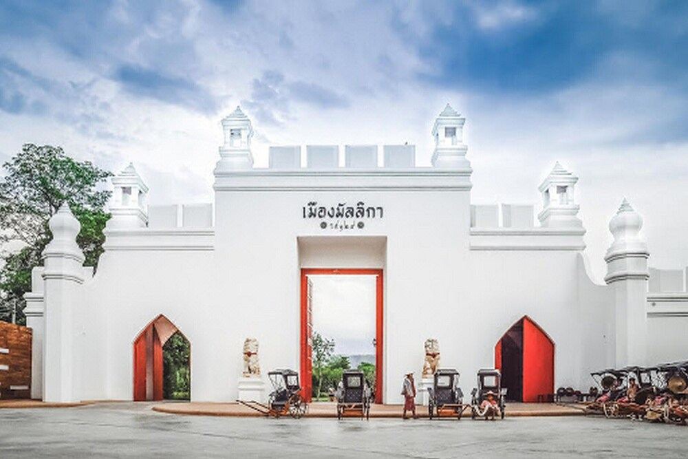 Photo of Buildings in Dan Makham Tia