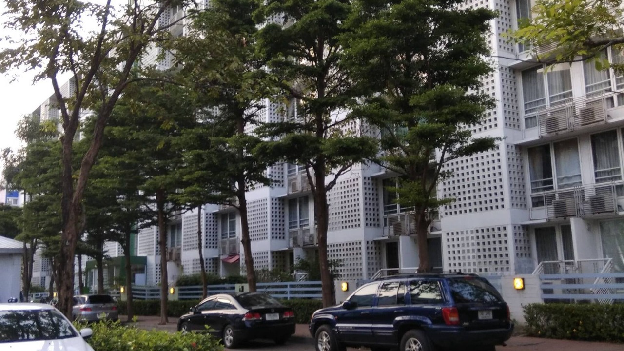 Photo of Buildings in Huai Khwang