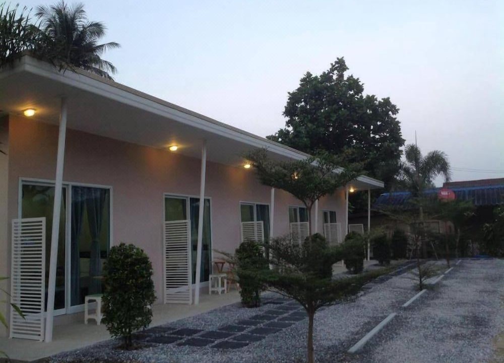 Photo of Buildings in Nong Nam Daeng