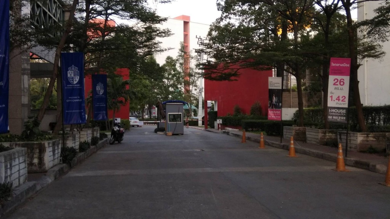 Photo of Buildings in Huai Khwang