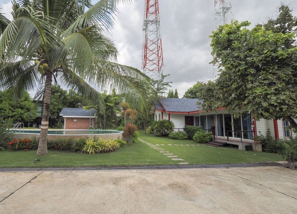 Photo of Buildings in Dan Makham Tia