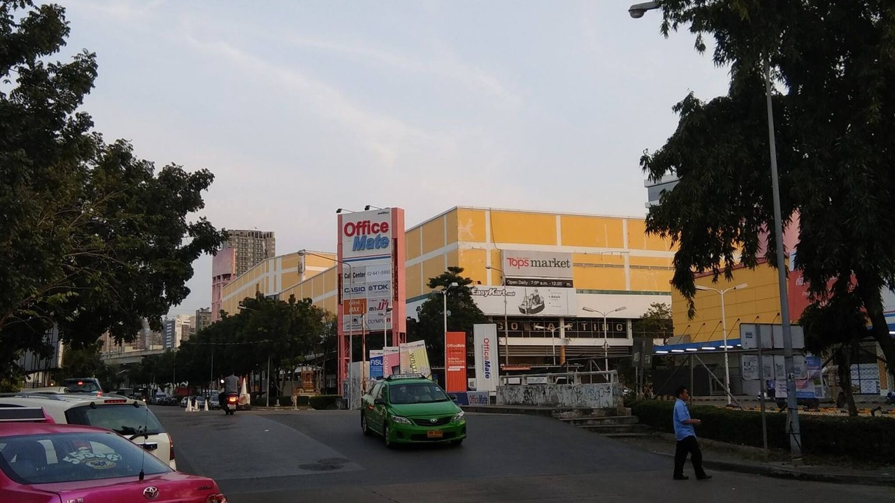 Photo of Buildings in Huai Khwang