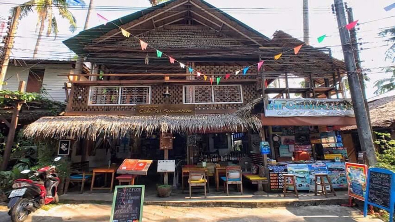 Photo of Buildings in Bai Lan